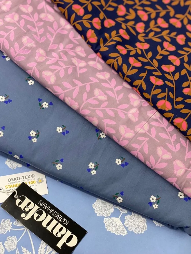 Danefæ ESS - ORGANIC Danebedlinen Baby Grey Blue MINIFLOWER | Sengetøj | Tekstiler