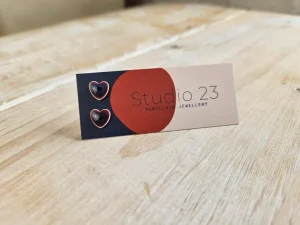 Danefæ Studio 23 Heart Stud Earring Pair Burgundy/Navy | Dame Smykker