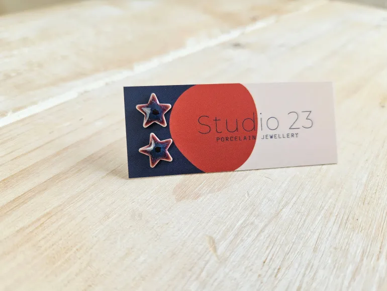 Danefæ Studio 23 Star Stud Earring Pair Burgundy/Navy | Dame Smykker